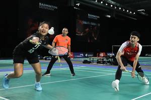 Putri KW, Rionny Mainaky, & Leo Rolly Carnando (Humas PP PBSI)