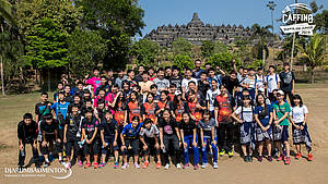 Para pemain asing yang bertanding di Caffino Superliga Junior 2019 berfoto bersama usai mengunjungi Candi Borobudur.