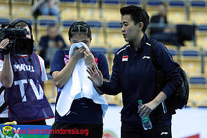 Vita Marissa (kanan) saat memberikan arahan kepada Indah Cahya Sari Jamil.