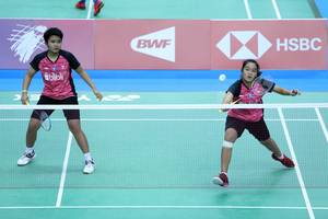 Nita Violina Marwah/Putri Syaikah (Indonesia) menyambut pengembalian. (Foto: PP PBSI)