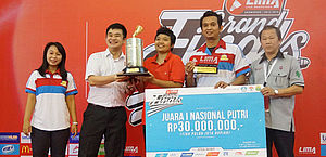 Team Putri Trisakti Juara Lima Mahasiswa Badminton 2014