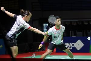 Amri Syahnawi/Winny Oktavina Kandow (Djarum Badminton)