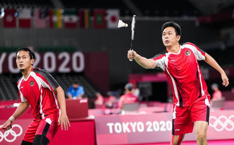 Hendra Setiawan/Mohammad Ahsan (Indonesia) mengembalikan shuttlecock. (Foto: BADMINTONPHOTO - Shi Tang)