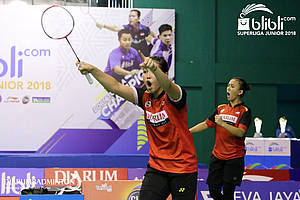 Selebrasi kemenangan Febriana Dwipuji Kusuma/Ribka Sugiarto (PB Djarum Kudus).