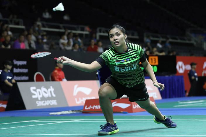Gregoria Mariska Tunjung (Indonesia) bersiap menghadang pengembalian.