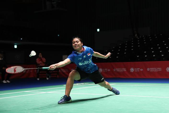 Gregoria Mariska Tunjung bersiap menghadang serangan.