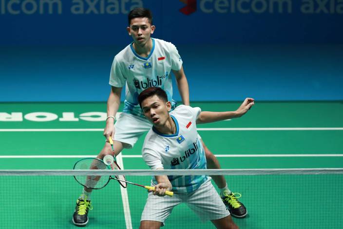 Fajar Alfian/Muhammad Rian Ardianto (Indonesia) mengembalikan shuttlecock.