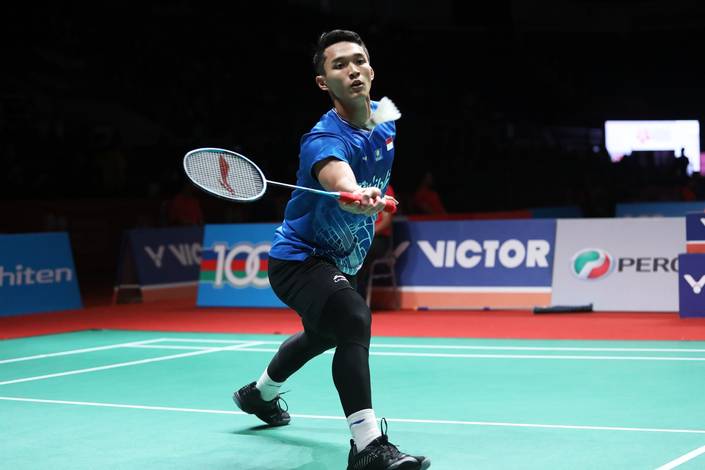 Jonatan Christie (Indonesia) menyambut pengembalian.