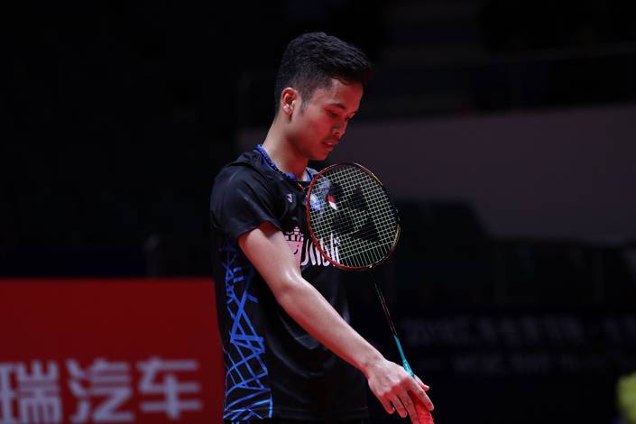 Ekspresi kekecewaan Anthony Sinisuka Ginting saat kalah dipertandingan terakhir penyisihan Grup A BWF World Tour Finals 2018 Guangzhou.