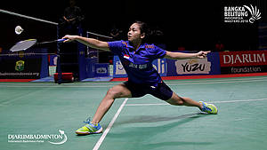 Olivia Chelin Maria Kambey (INA) mengembalikan shuttlecock.