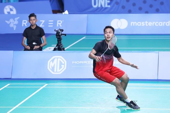 Anthony Sinisuka Ginting nyaris terkecoh pengembalian lawan.