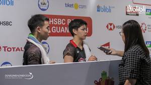 Dechapol Puavaranukroh/Sapsiree Taerattanachai (Thailand) saat diwawancarai pewarta.