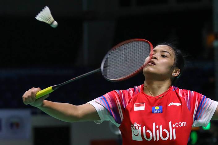 Gregoria Mariska Tunjung bersiap mengembalikan shuttlecock.