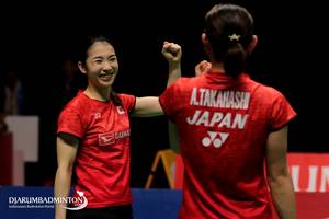 Selebrasi kemenangan Misaki Matsutomo/Ayaka Takahashi (Jepang).