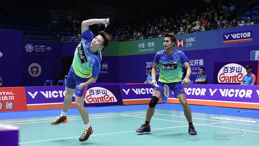 Tontowi Ahmad/Liliyana Natsir bersiap menyambar pengembalian. (Foto: PBSI)
