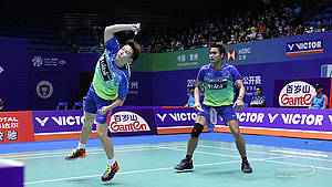 Tontowi Ahmad/Liliyana Natsir bersiap menyambar pengembalian. (Foto: PBSI)