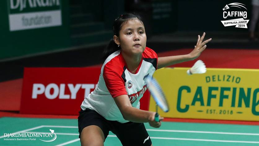 Bilqis Prasista (PB Djarum Kudus) mengembalikan shuttlecock.