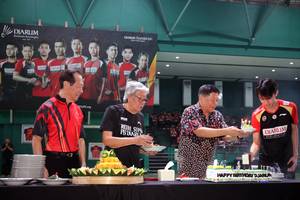 Seremonial Potong Tumpeng dan Tiup Lilin Kue Ulang Tahun ke-54 PB Djarum di GOR Djarum, Jati, Kudus (Dok. PB Djarum)