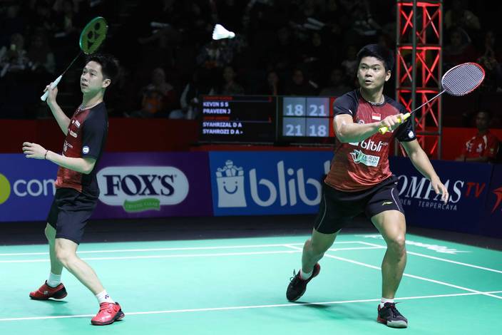 Kevin Sanjaya Sukamuljo/Praveen Jordan (PB Djarum) bersiap menyambut pengembalian.