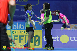 Minarti Timur (kanan) saat memberikan arahan kepada Ruselli Hartawan.