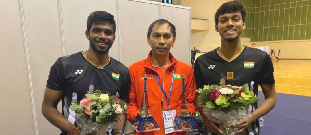 Flandy Limpele (tengah).