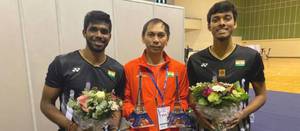 Flandy Limpele (tengah).