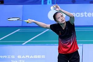 Fitriani (Indonesia) bersiap melakukan servis.