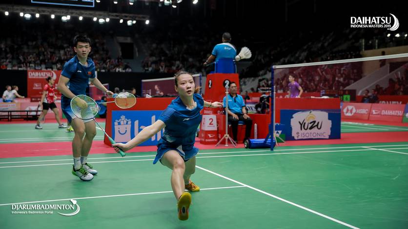 Zheng Siwei/Huang Yaqiong menyambut pengembalian.