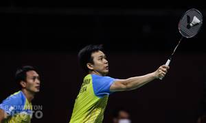 Hendra Setiawan/Mohammad Ahsan (Indonesia) mengembalikan shuttlecock. (Copyright: Badmintonphoto | Courtesy of BWF)