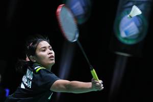 Gregoria Mariska Tunjung (Indonesia) menyambut pengembalian.