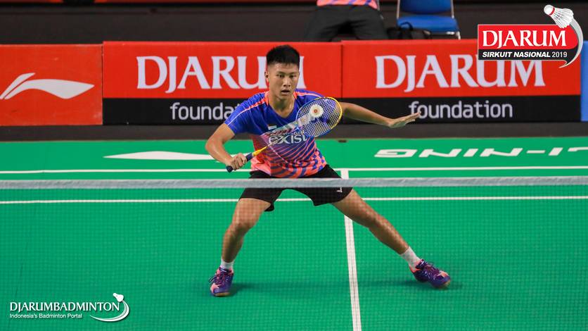 Tegar Sulistio (PB Exist) menghadang pengembalian.