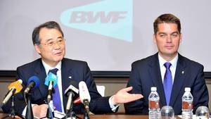 Presiden BWF, Poul-Erik Høyer Larsen (kanan).