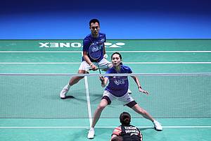 Hafiz Faizal/Gloria Emanuelle Widjaja (Indonesia) bersiap menyambar pengembalian.