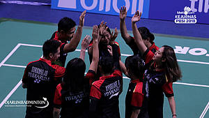 Kekompakan tim beregu campuran PB Djarum Kudus.