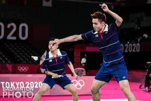 Aaron Chia/Soh Wooi Yik (Malaysia) mengembalikan shuttlecock. (Foto: BADMINTONPHOTO - Shi Tang)