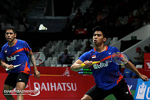 Sabar Karyaman Gutama/Franky Wijaya Putra (Indonesia) bersiap menghadang serangan.