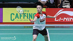 Halim Hokiarto (PB Djarum Kudus) menyambut pengembalian.