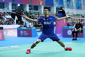 Christian Adinata (Indonesia) menyambut pengembalian.