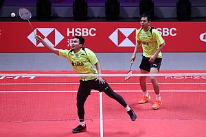 Hendra Setiawan/Mohammad Ahsan bersiap menyambar pengembalian.