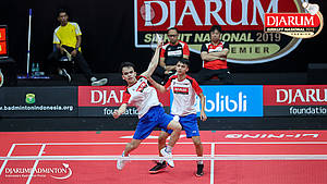 Asghar Herfanda/Rian Canna Varo (PB Djarum Kudus) melepaskan serangan.