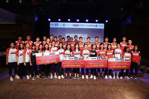 Sebanyak 41 pebulutangkis muda PB Djarum Kudus diberikan penghargaan.