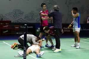 Yeremia Erich Yoche Yacob Rambitan mengalami cedera di laga perempat final Indonesia Open 2022 (Djarum Badminton)