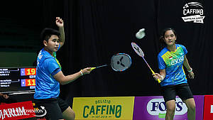 Nita Violina Marwah/Putri Syaikah Ulima Hidayat (PB Exist) menghadang serangan.