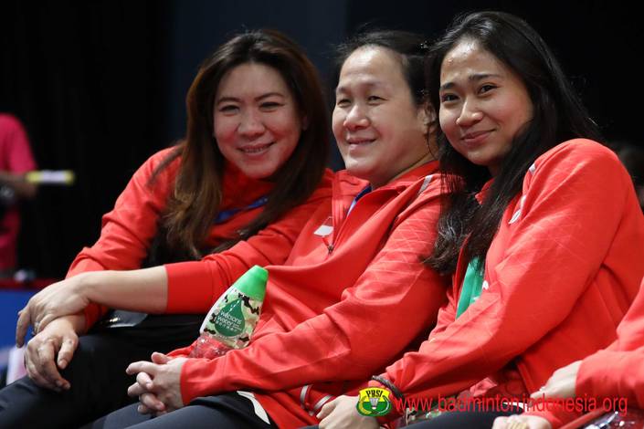 Susy Susanti (kiri) berfoto bersama Minarti Timur dan Ni Ketut Mahadewi Istarani.