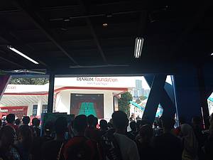 Suasana nonton bareng di booth Djarum Foundation.