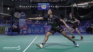 Alfian Eko Prasetya/Angelica Wiratama (Indonesia) mengembalikan shuttlecock