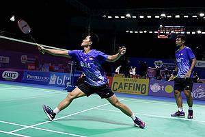 Berry Angriawan/Hardianto (Indonesia) mengembalikan shuttlecock.
