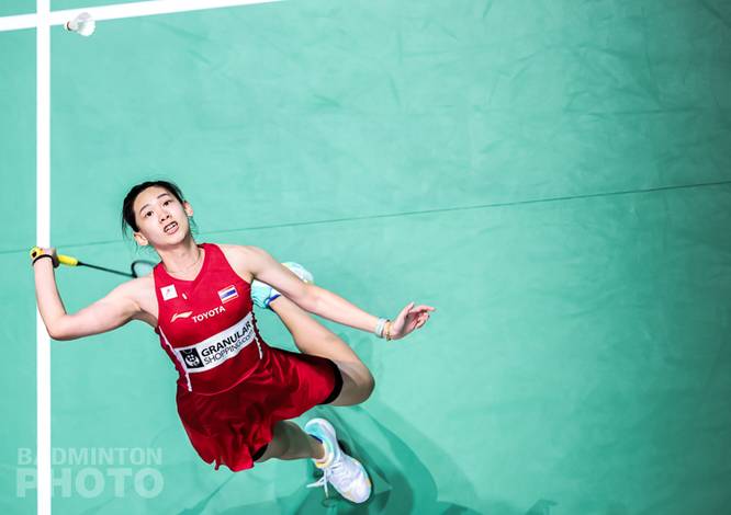Pornpawee Chochuwong (Thailand) bersiap mengembalikan shuttlecock. (Copyright: Badmintonphoto | Courtesy of BWF)