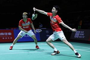 Kevin Sanjaya Sukamuljo/Marcus Fernaldi Gieon (Indonesia) menghadang serangan.