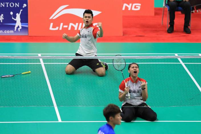 Selebrasi kemenangan Leo Rolly Carnando/Indah Cahya Sari Jamil.